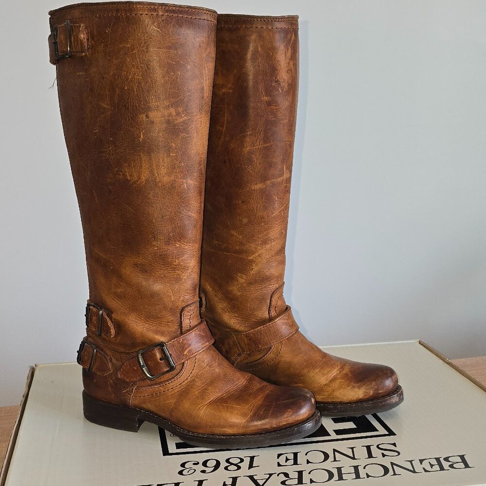 Frye Veronica Back-Zip in Cognac